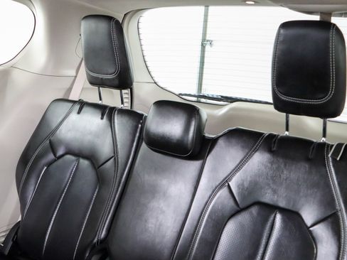 Used 2023 Chrysler Pacifica Touring-L FWD image 25