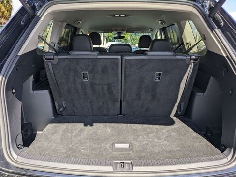 Used 2025 Volkswagen Atlas SE image 28