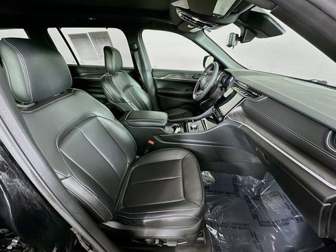 Certified 2025 Jeep Grand Cherokee L Limited w/ Luxury Tech Group II image 42