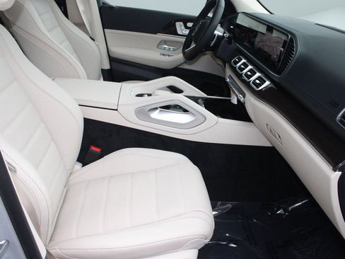 New 2026 Mercedes-Benz GLS 450 4MATIC image 36