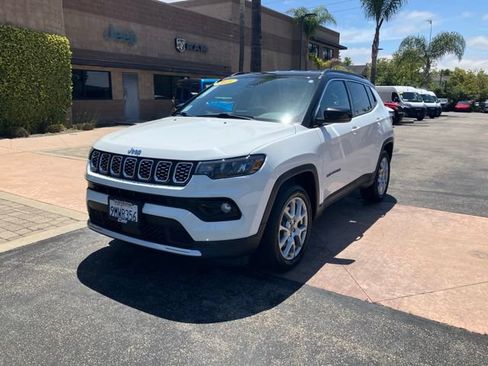 Used 2025 Jeep Compass Limited AWD/4WD image 4