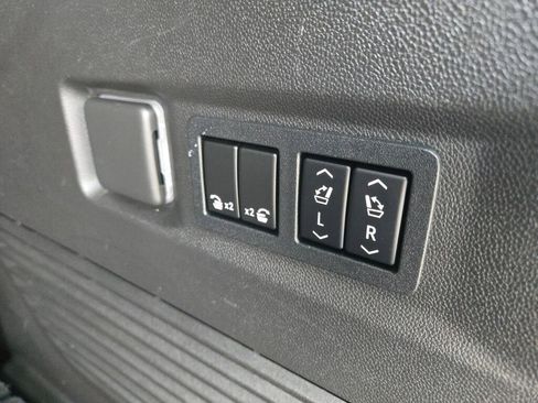 Used 2021 GMC Yukon Denali w/ Denali Ultimate Package AWD/4WD image 23