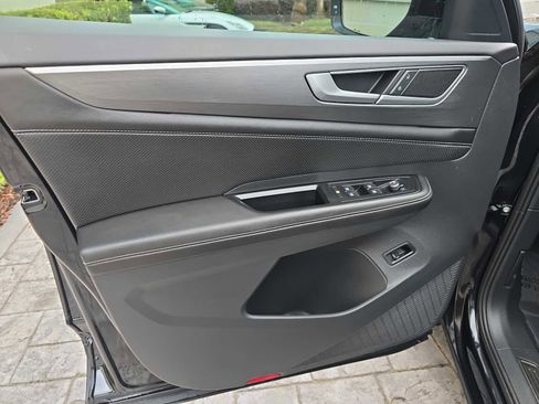 Used 2025 Volkswagen Atlas Cross Sport SE image 14