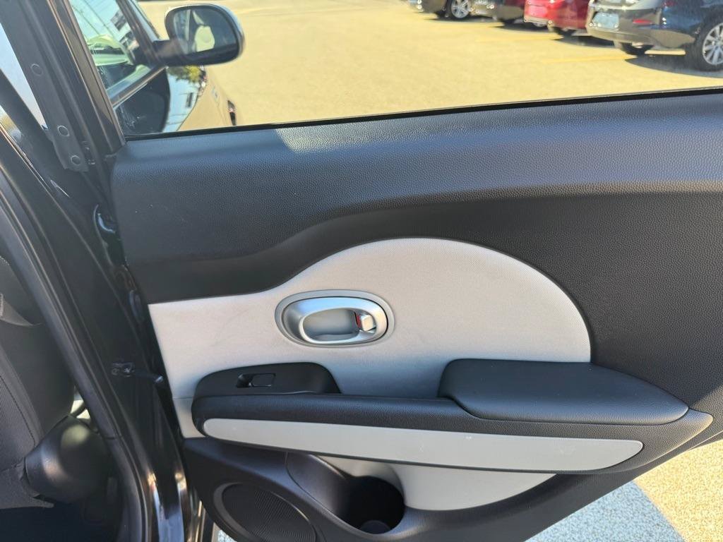 Used 2016 Kia Soul + FWD image 15