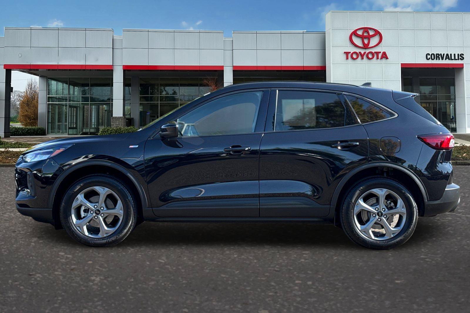 Used 2025 Ford Escape ST-Line Select AWD/4WD image 7