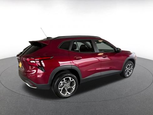 Used 2025 Chevrolet Trax LT FWD image 20
