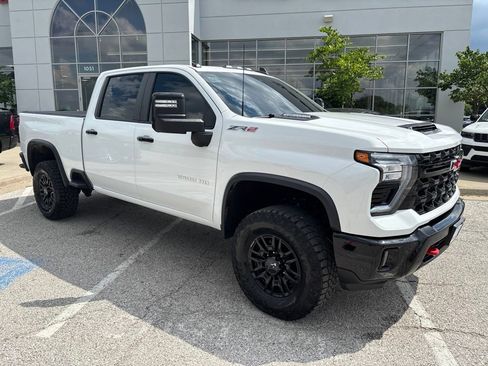 Used 2024 Chevrolet Silverado 2500 ZR2 w/ Technology Package AWD/4WD image 34