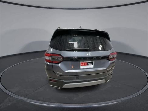 Used 2024 Honda Pilot Touring image 7