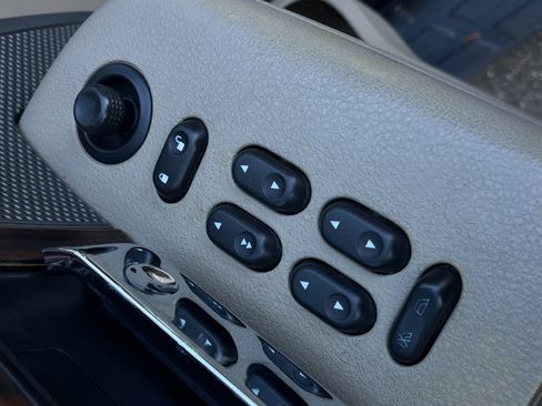 Used 2006 Lincoln Mark LT 4x4 image 53