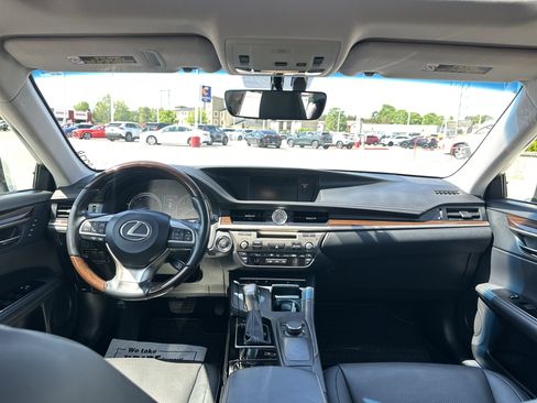 Used 2016 Lexus ES 350 w/ Premium Package w/Wood Trim FWD image 21