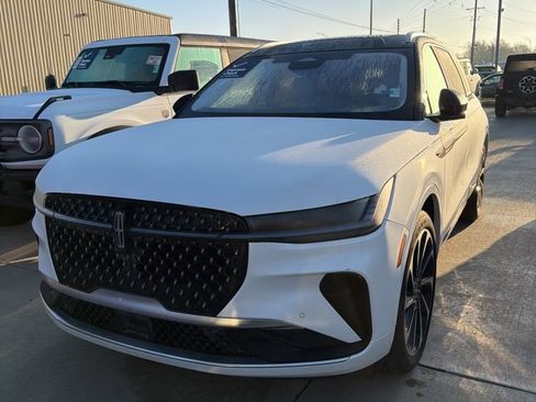 Used 2025 Lincoln Nautilus Black Label image 4