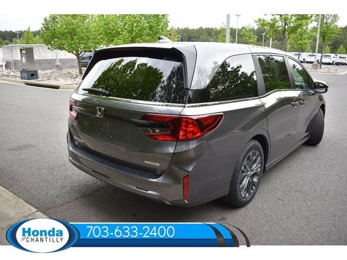 New 2026 Honda Odyssey Touring image 7
