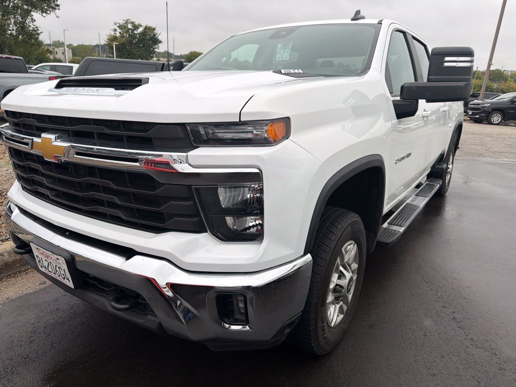 Used 2025 Chevrolet Silverado 2500 LT w/ Convenience Package AWD/4WD image 2