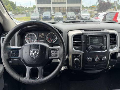 Used 2017 RAM 1500 Classic SLT AWD/4WD image 16