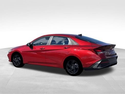 Used 2026 Hyundai Elantra Sport FWD image 4