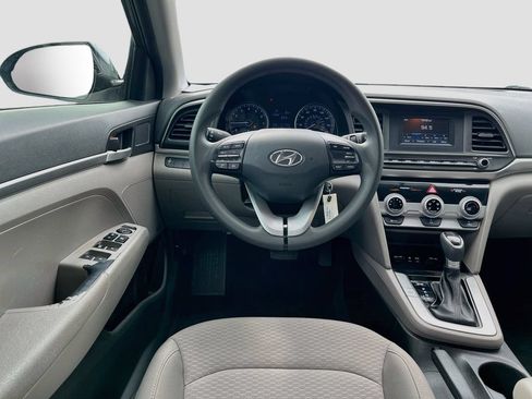 Used 2019 Hyundai Elantra SE FWD image 20