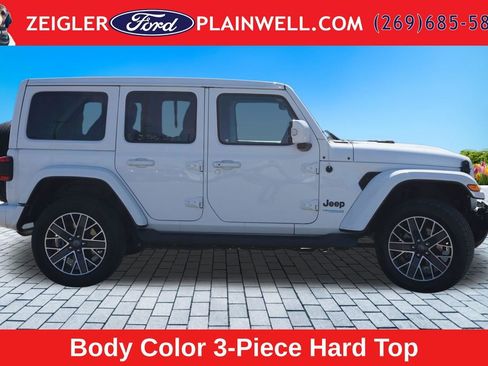 Used 2022 Jeep Wrangler Unlimited Sahara AWD/4WD image 6