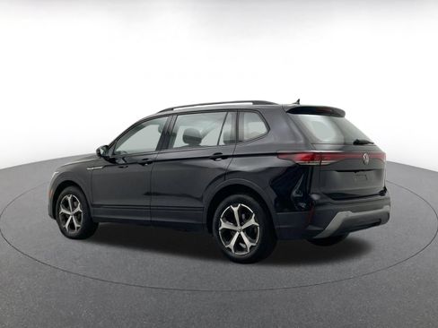 Used 2026 Volkswagen Tiguan SE AWD/4WD image 5