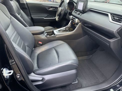 Used 2021 Toyota RAV4 XLE Premium image 33