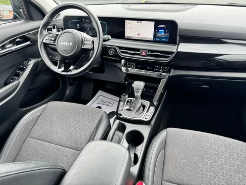 Used 2025 Kia Seltos S FWD image 12