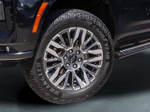 Used 2025 Chevrolet Tahoe Z71 AWD/4WD image 4