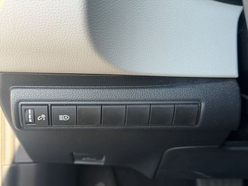 Used 2020 Toyota Corolla LE FWD image 9