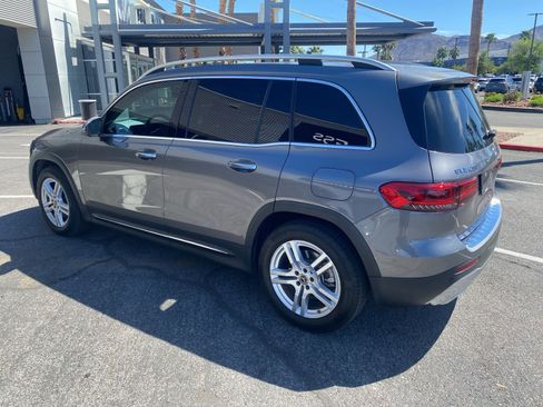 Used 2021 Mercedes-Benz GLB 250 4MATIC w/ Premium Package image 7