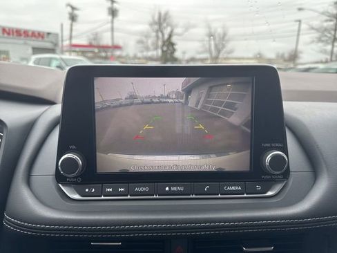 Used 2023 Nissan Rogue SV image 16