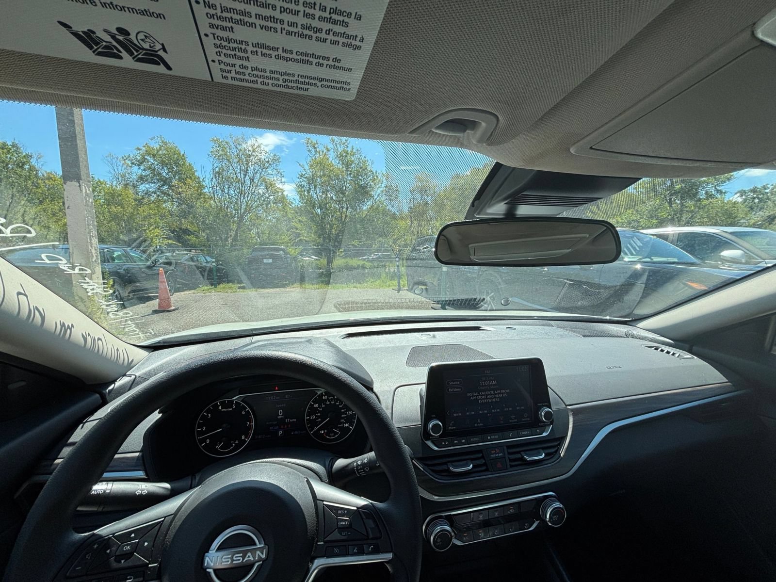 Used 2025 Nissan Altima 2.5 SV FWD image 32