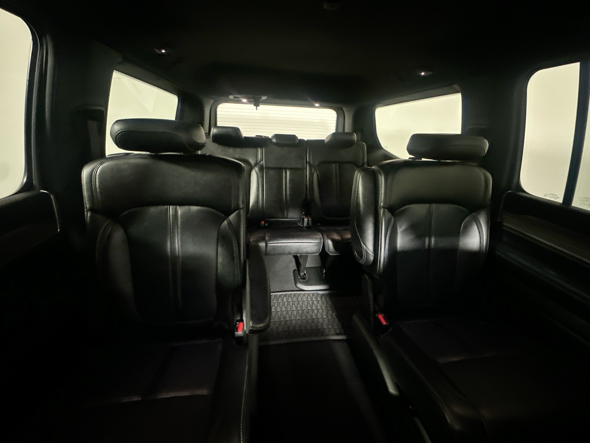 Used 2024 Jeep Wagoneer Series III AWD/4WD image 32