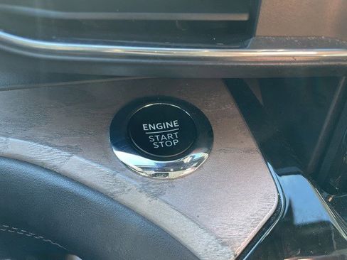 Used 2023 Ford Explorer Platinum w/ Technology Package image 9