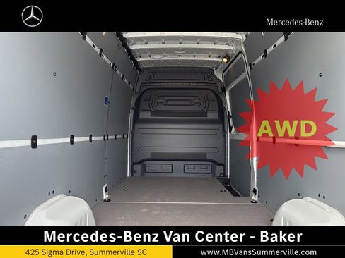 Used 2024 Mercedes-Benz Sprinter 2500 image 14