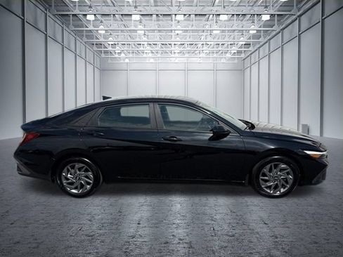 Used 2024 Hyundai Elantra SEL FWD image 6