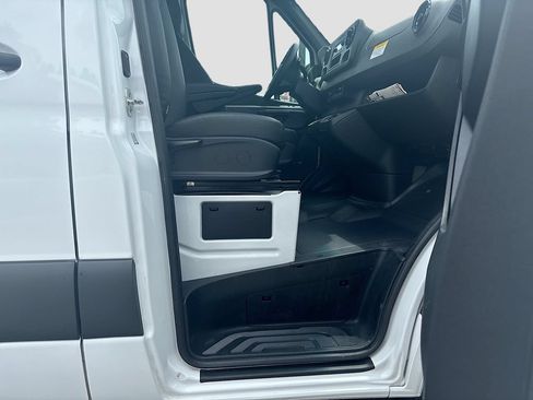 Used 2025 Mercedes-Benz Sprinter 2500 image 27