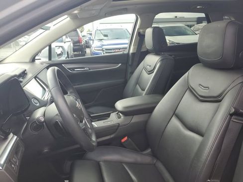 Certified 2017 Cadillac XT5 Luxury w/ Driver Awareness Package FWD image 17