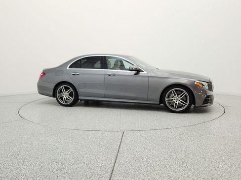 Used 2019 Mercedes-Benz E 300 image 4