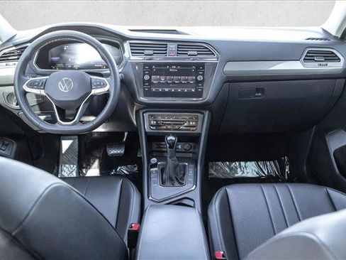 Used 2023 Volkswagen Tiguan SE w/ Panoramic Sunroof Package FWD image 20