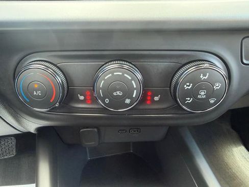 Used 2025 Chevrolet Trax LS w/ LS Convenience Package FWD image 10