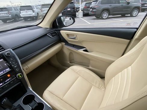Used 2015 Toyota Camry XLE image 24
