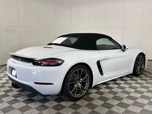 Used 2022 Porsche 718 Boxster RWD image 4