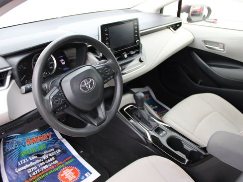 Used 2020 Toyota Corolla LE image 11