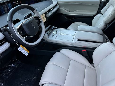 New 2026 Lincoln Navigator Reserve image 9