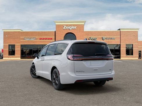 New 2026 Chrysler Pacifica Select AWD/4WD image 3