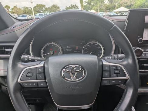 Used 2023 Toyota Highlander XSE FWD image 31