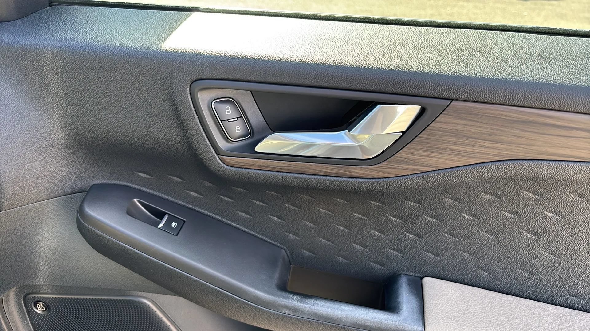 Used 2020 Ford Escape Titanium AWD/4WD image 39