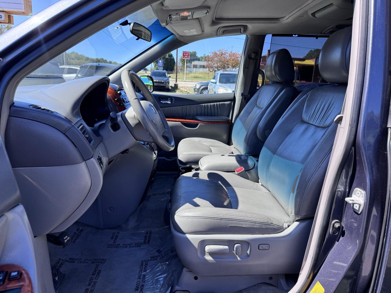 Used 2009 Toyota Sienna XLE Limited FWD image 10