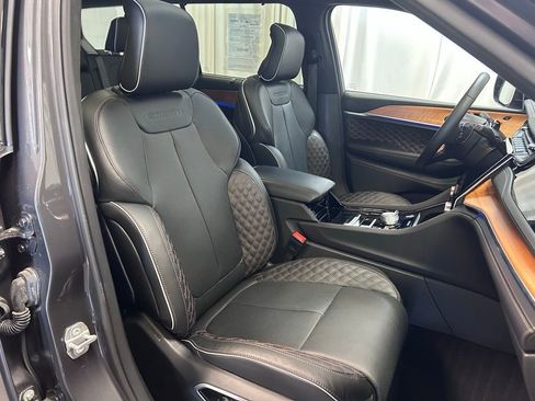 Used 2024 Jeep Grand Cherokee L Summit AWD/4WD image 24