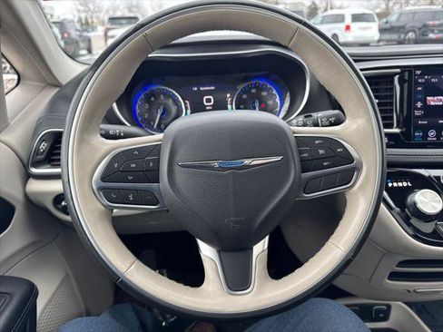 Certified 2020 Chrysler Pacifica Limited image 15