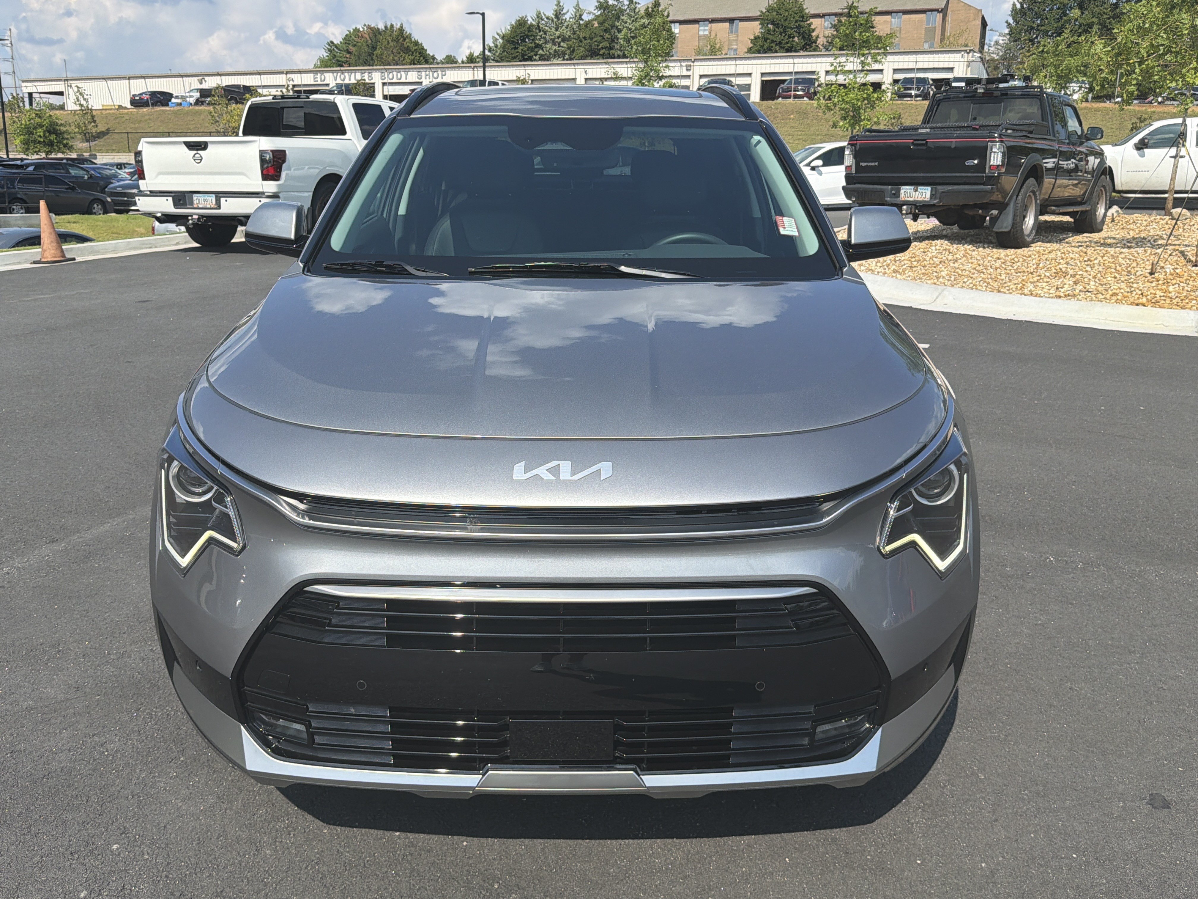 Certified 2025 Kia Niro FWD image 2