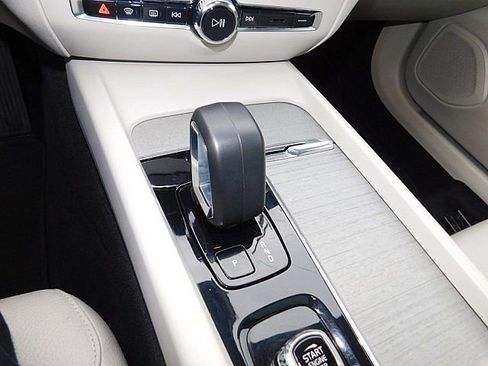 Certified 2024 Volvo V60 B5 Cross Country Plus image 24